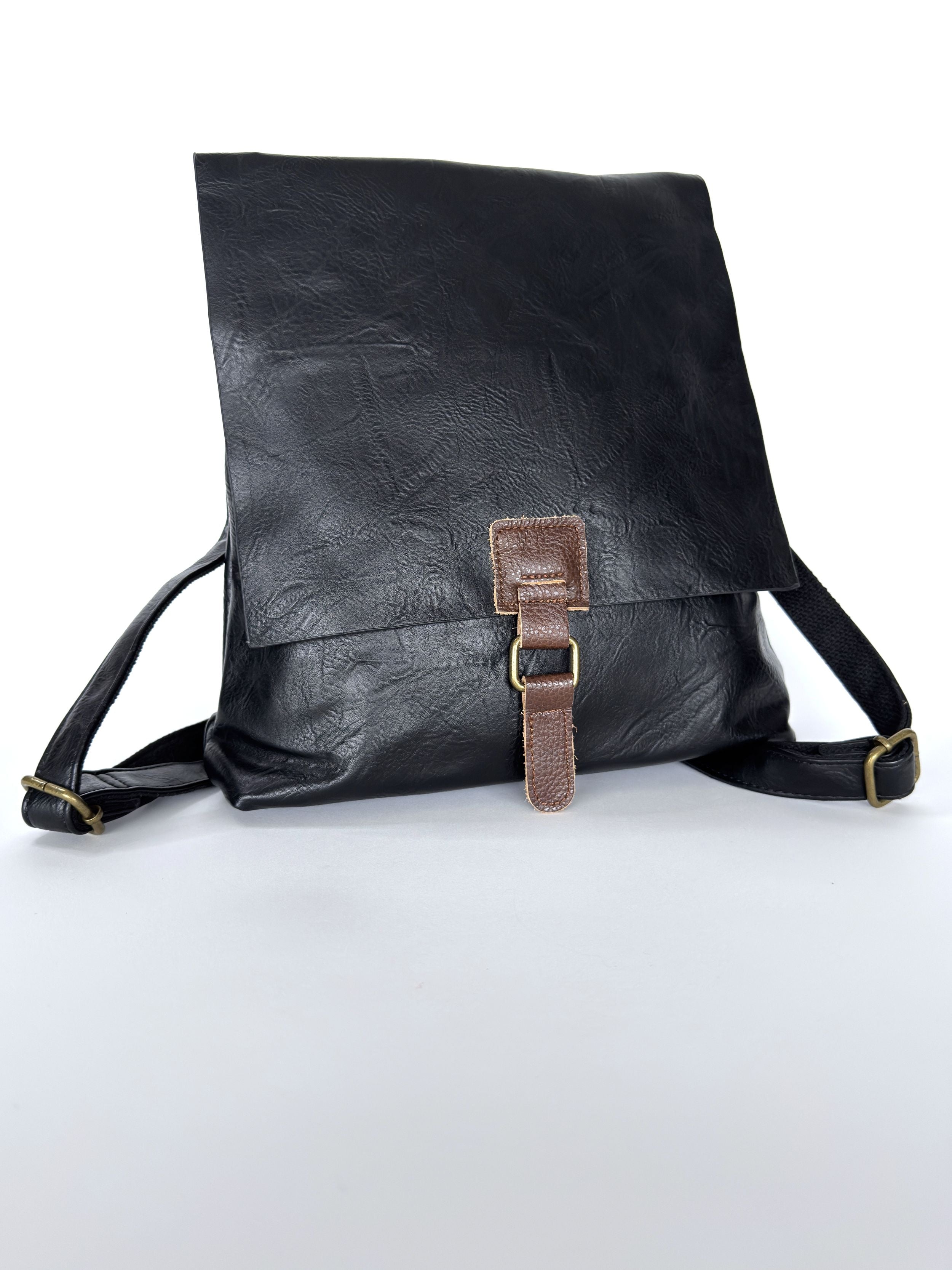 Τσάντα πλάτης-καφέ-μαύρη-γυναικεία backpack-Βολικές θήκες για ταμπλετ λάπτοπ βιβλία-καθημερινή χρήση-πολύ ανθεκτική-δερμάτινη -τσάντα-βόλτα-προσφορά-καλή τιμή- πολύ καλή ραφή-ανθεκτική στο βάρος
