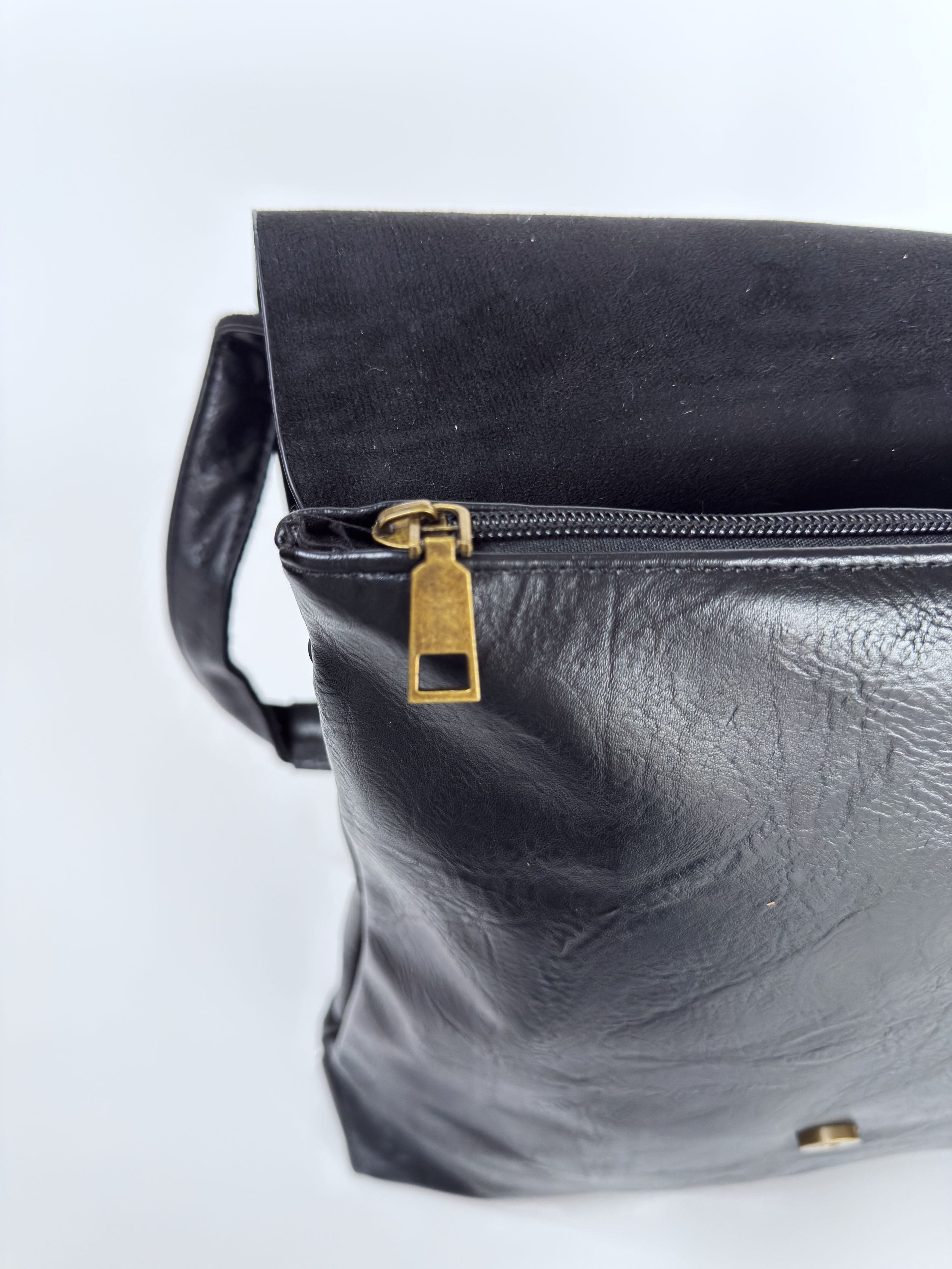 Τσάντα πλάτης-μαύρη-γυναικεία backpack-Βολικές θήκες για ταμπλετ λάπτοπ βιβλία-καθημερινή χρήση-πολύ ανθεκτική-δερμάτινη -τσάντα-βόλτα-προσφορά-καλή τιμή- πολύ καλή ραφή-ανθεκτική στο βάρος