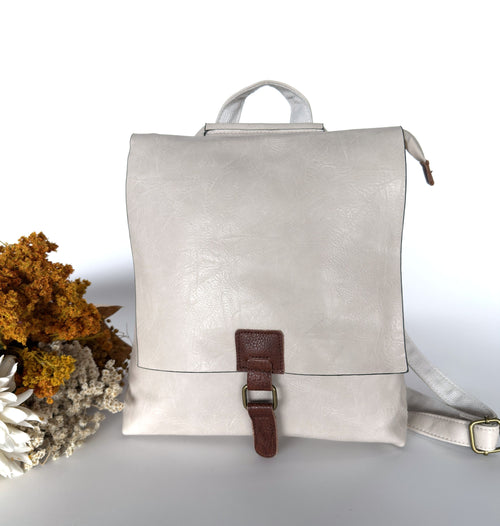 μπροστινή φωτο-τσάντα πλάτης-γυναικείο backpack-βολικές θήκες για ταμπλετ λάπτοπ βιβλία-καθημερινή χρήση-πολύ ανθεκτική-δερμάτινη -τσάντα-βόλτα-προσφορά-καλή τιμή- πολύ καλή ραφή-ανθεκτική στο βάρος
