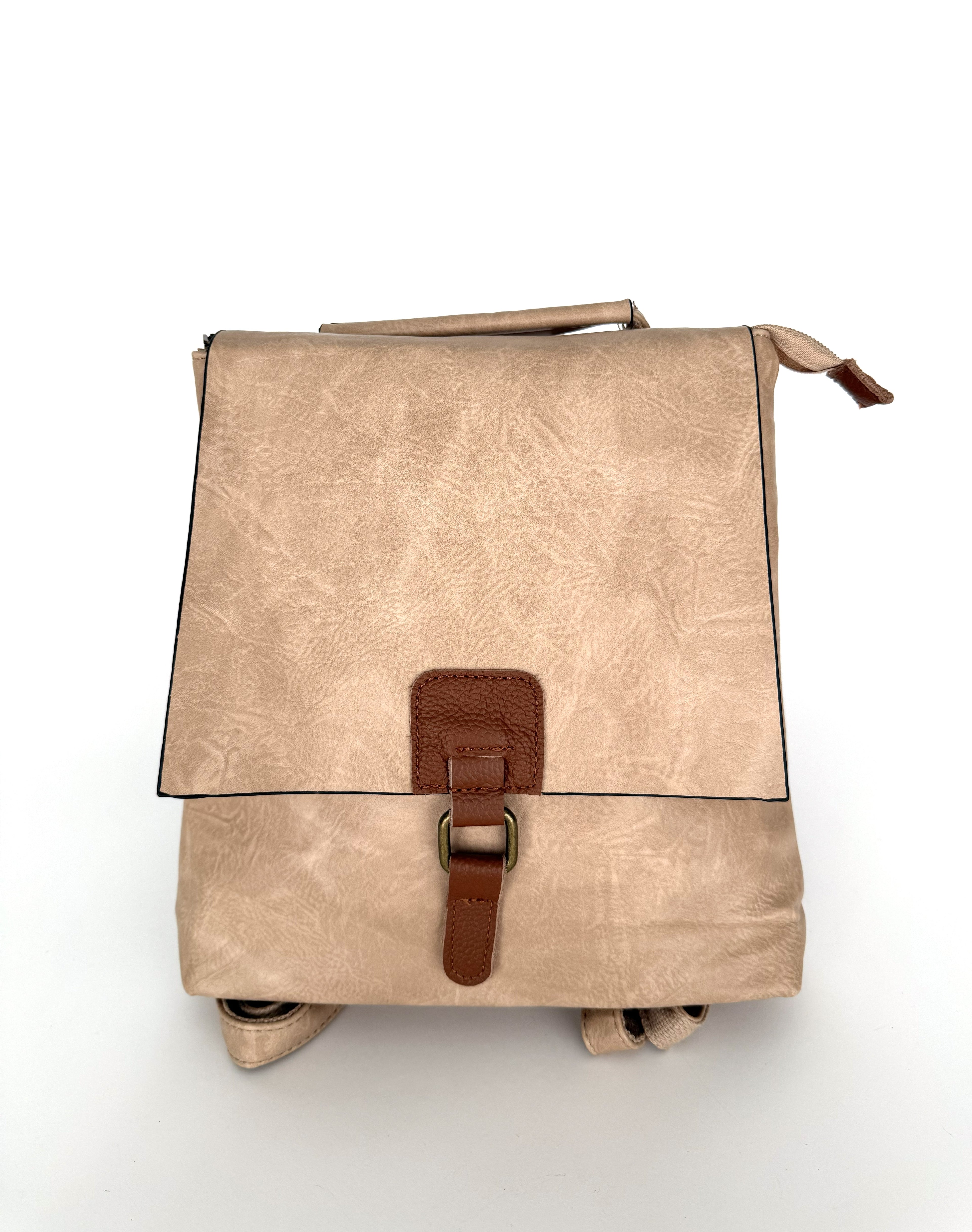 μπροστινή φωτο-ουδέτερο χρώμα-τσάντα πλάτης-γυναικείο backpack-βολικές θήκες για ταμπλετ λάπτοπ βιβλία-καθημερινή χρήση-πολύ ανθεκτική-δερμάτινη -τσάντα-βόλτα-προσφορά-καλή τιμή- πολύ καλή ραφή-ανθεκτική στο βάρος
