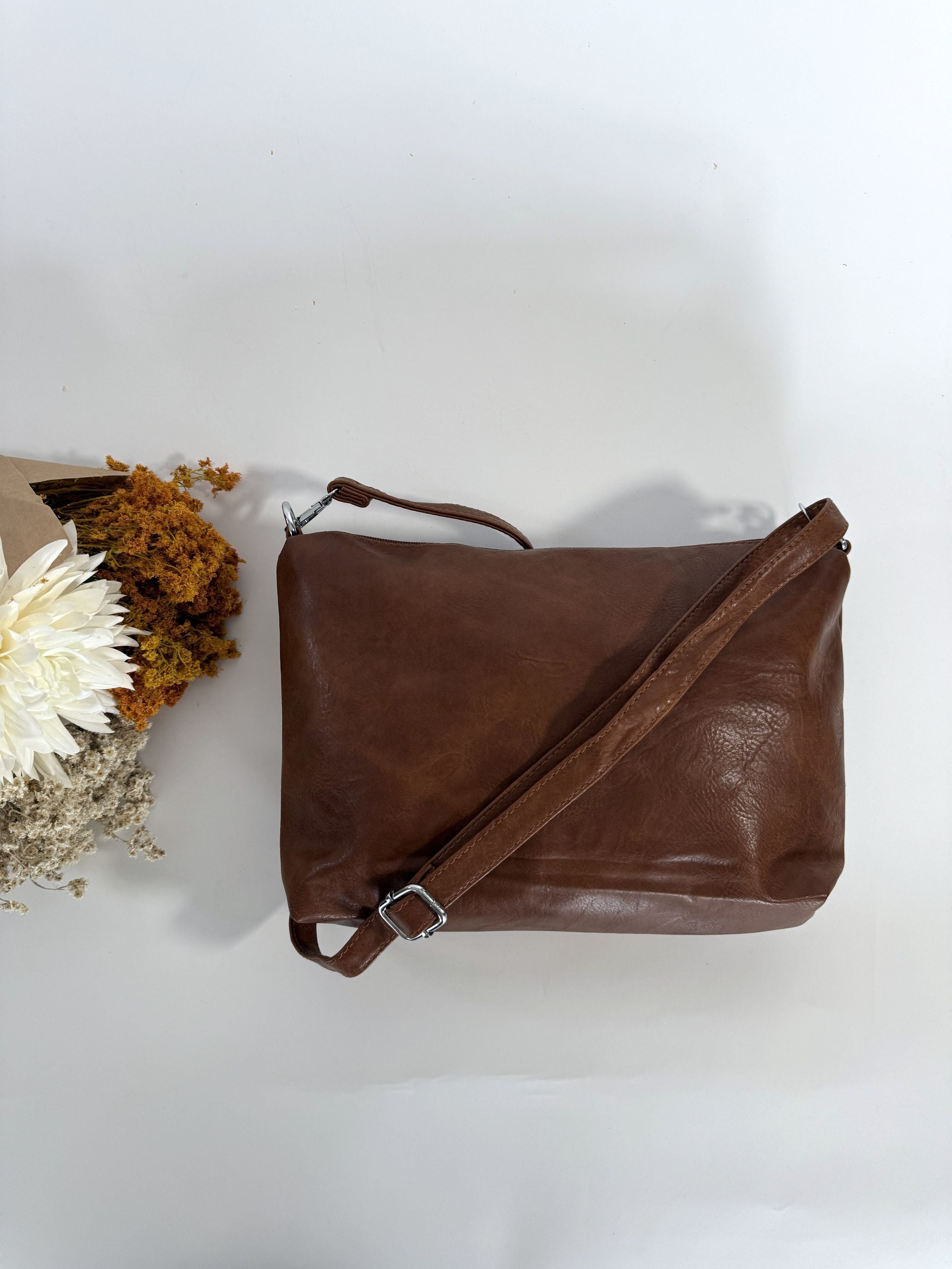 Κλασική Καφέ Faux Leather Τσάντα Tote, ανθεκτική, ευρύχωρη και κομψή για καθημερινή χρήση.