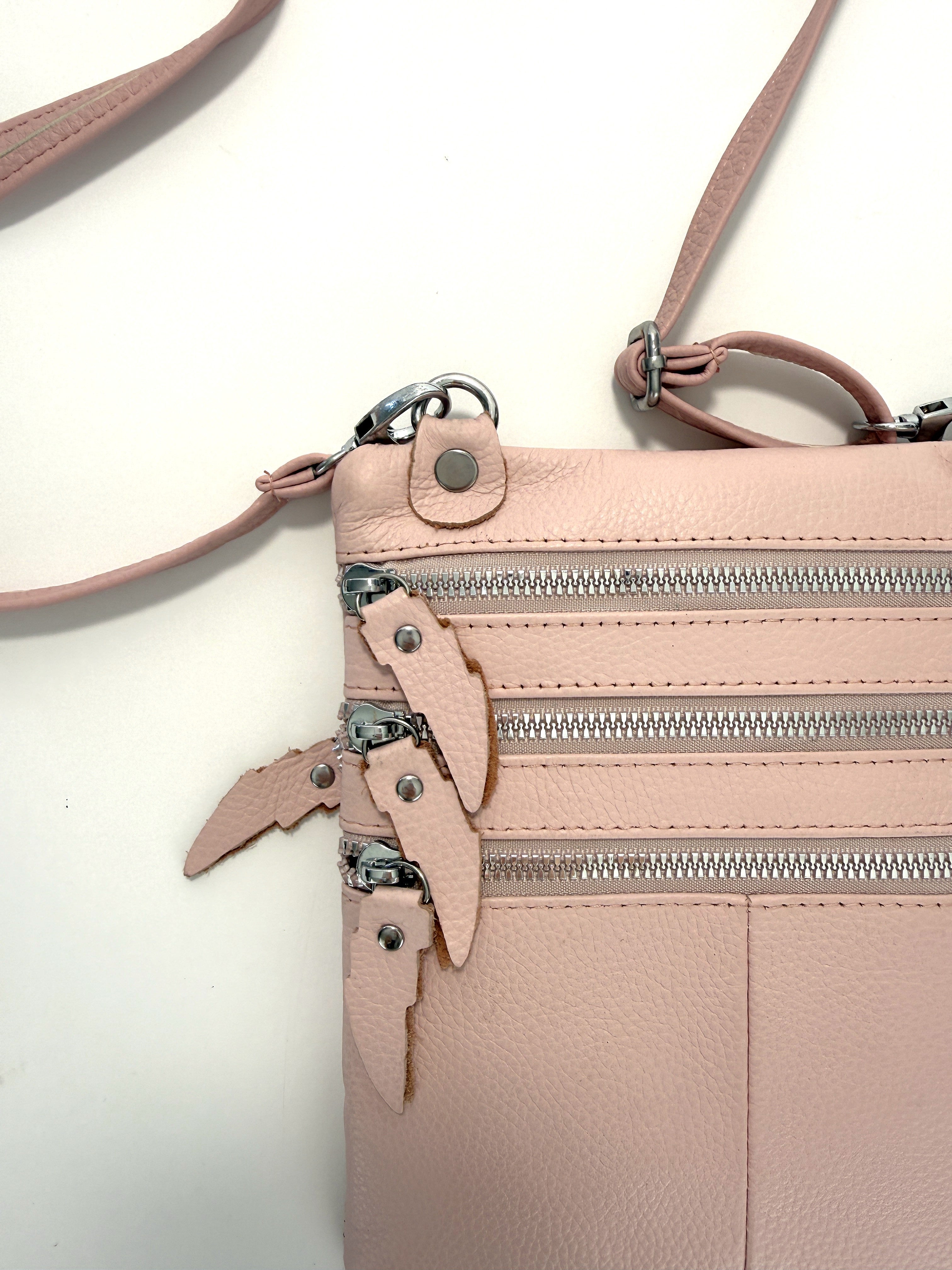 Γυναικείο ροζ τσαντάκι καθημερινό για όλες τις ώρες