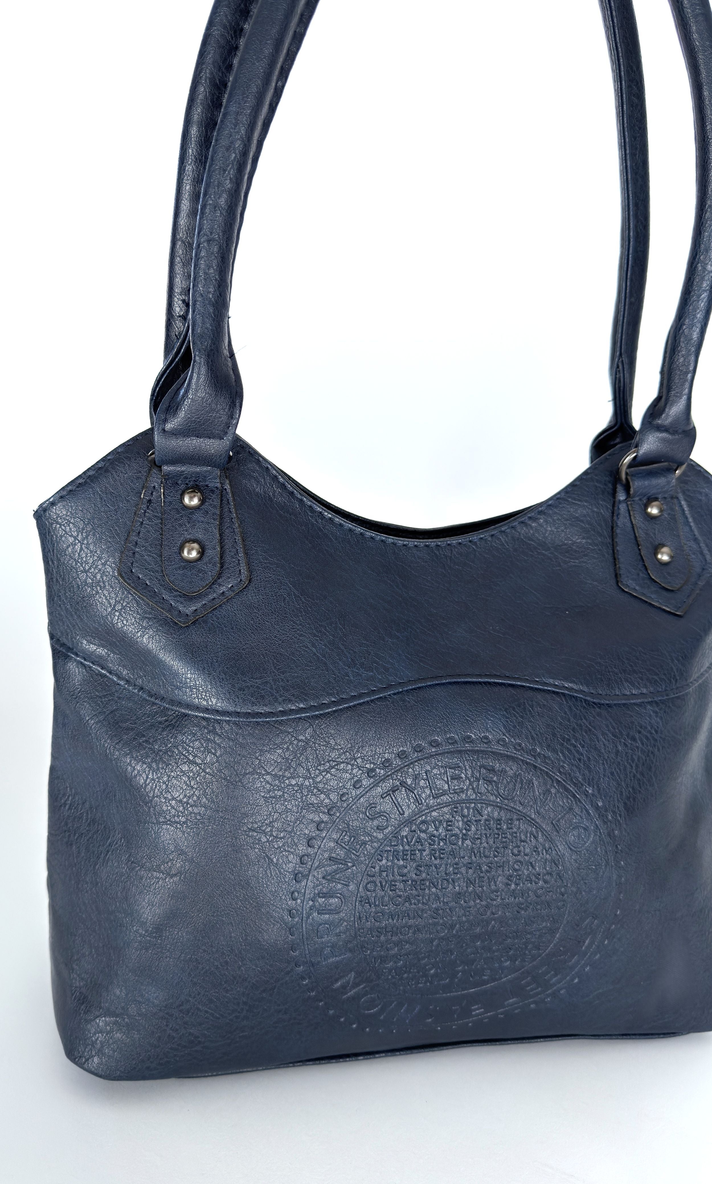 Κλασσική τσάντα ώμου με ανθεκτικά λουριά για κάθε μέρα