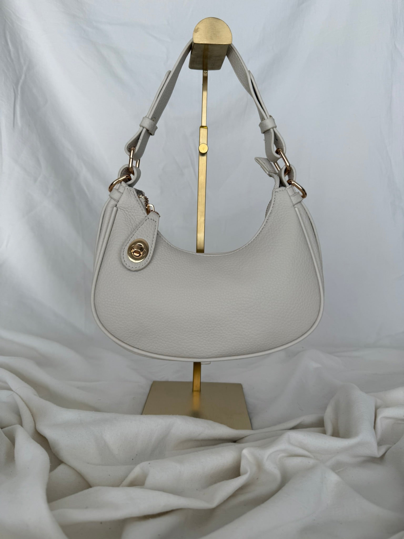 Γυναικεία Εκρού Shoulder Bag Minimal με Χρυσά Μεταλλικά Στοιχεία