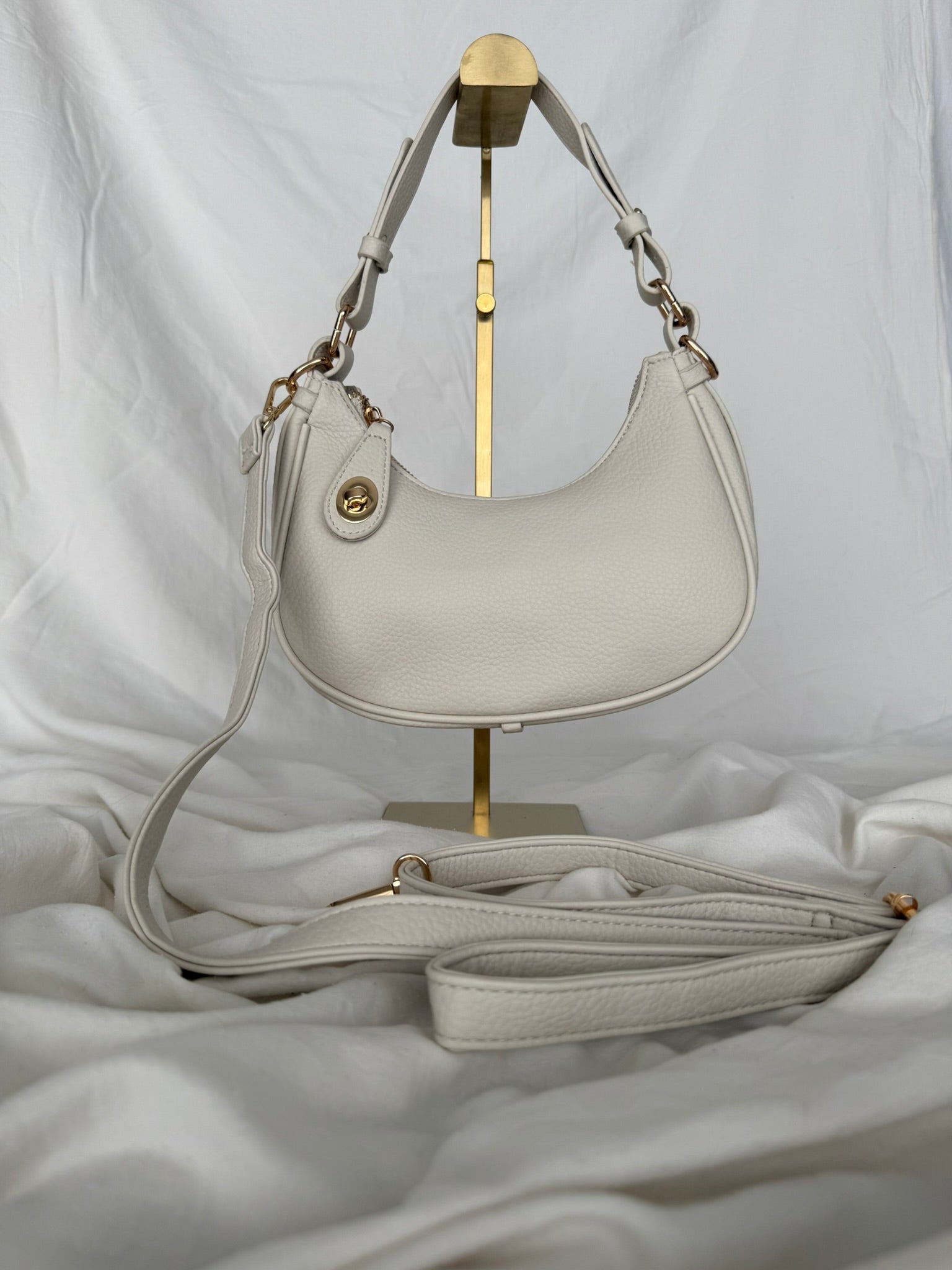 Γυναικεία Εκρού Shoulder Bag Minimal με Χρυσά Μεταλλικά Στοιχεία