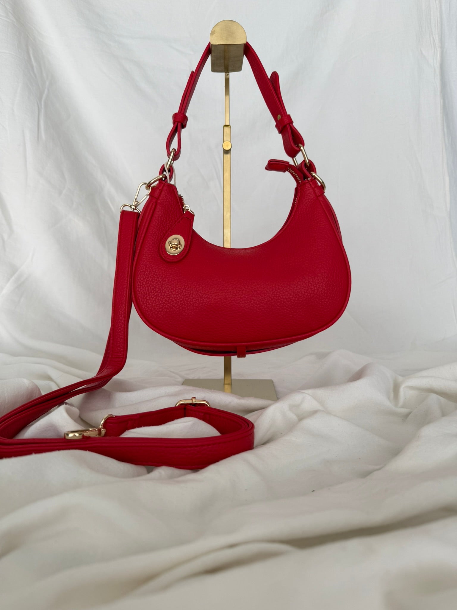 Γυναικεία κόκκινη Shoulder Bag Minimal με Χρυσά Μεταλλικά Στοιχεία