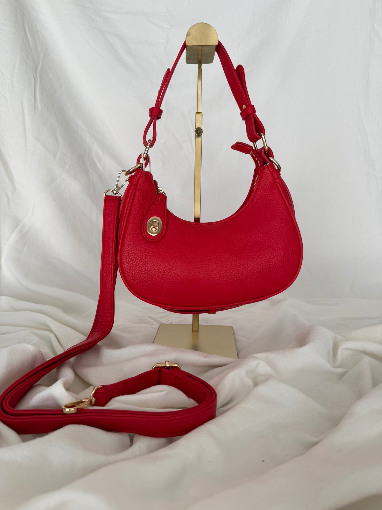 Γυναικεία κόκκινη Shoulder Bag Minimal με Χρυσά Μεταλλικά Στοιχεία
