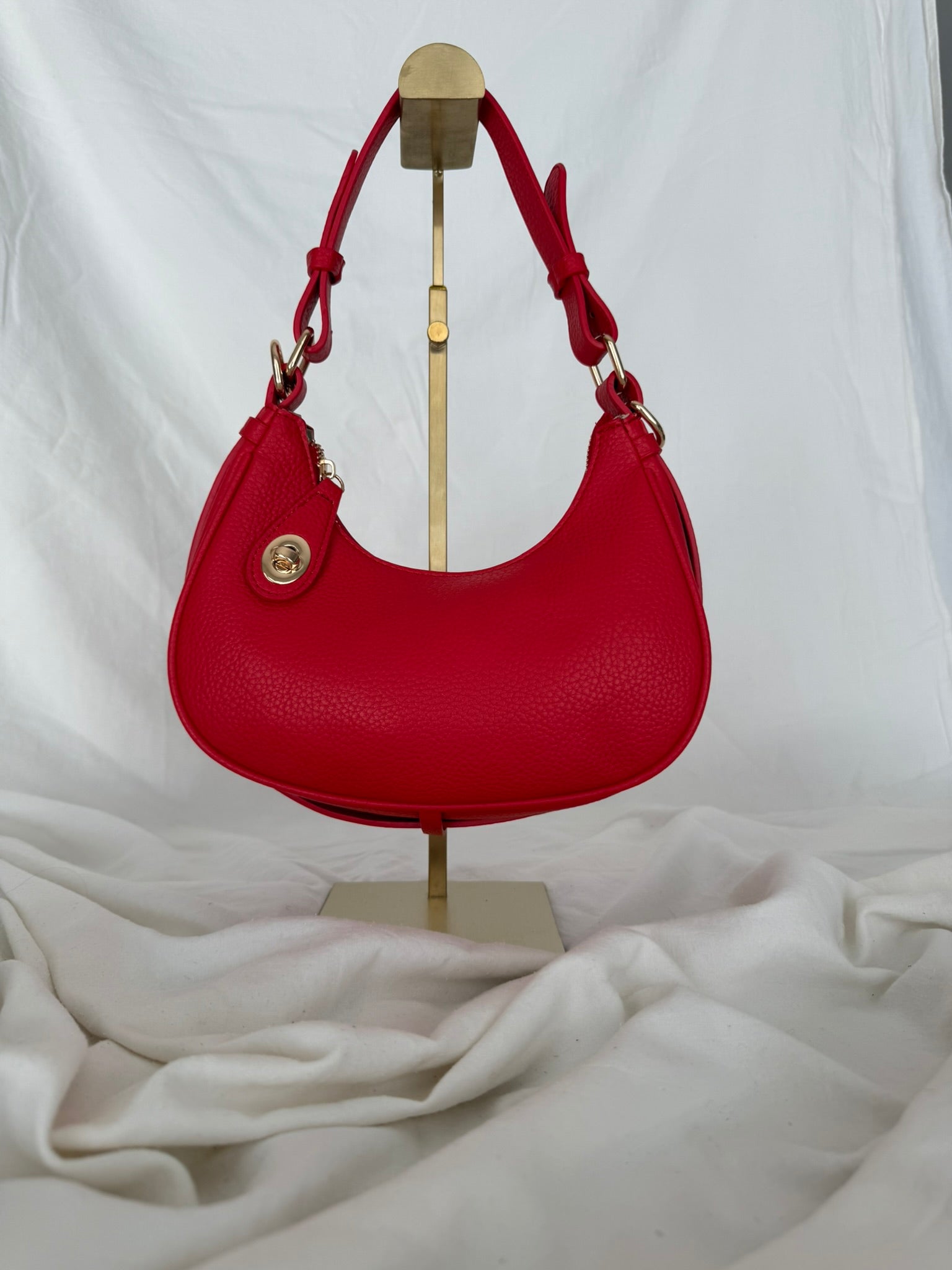 Γυναικεία κόκκινη Shoulder Bag Minimal με Χρυσά Μεταλλικά Στοιχεία