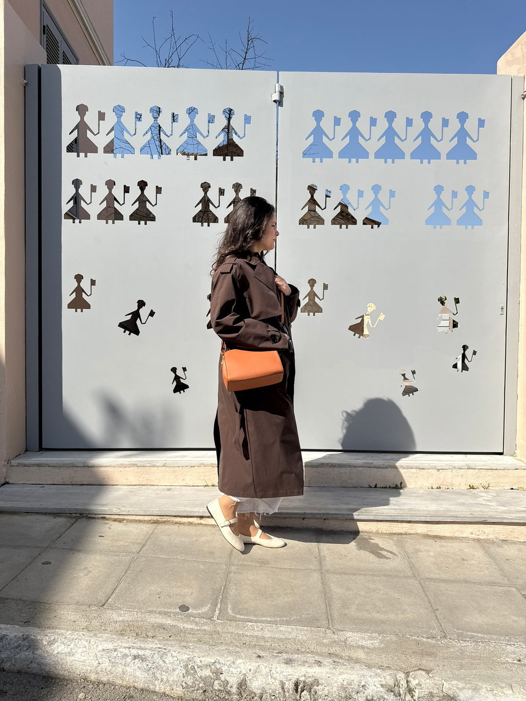 Τσαντάκι καφέ κλασσικό χιαστί με πολλές θέσεις