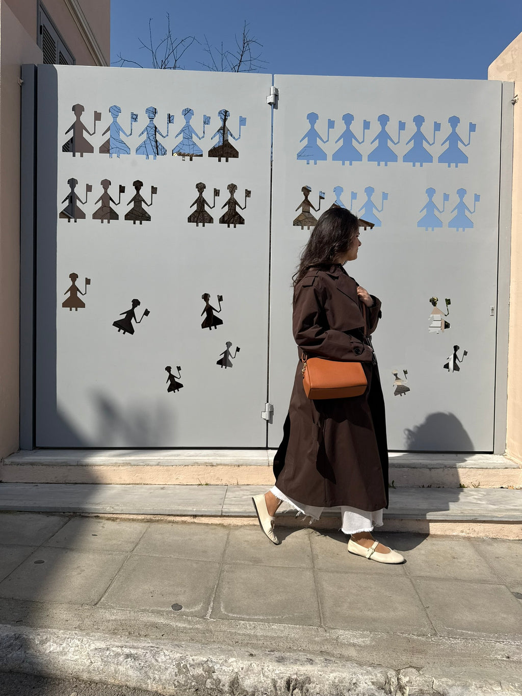 Τσαντάκι καφέ κλασσικό χιαστί με πολλές θέσεις
