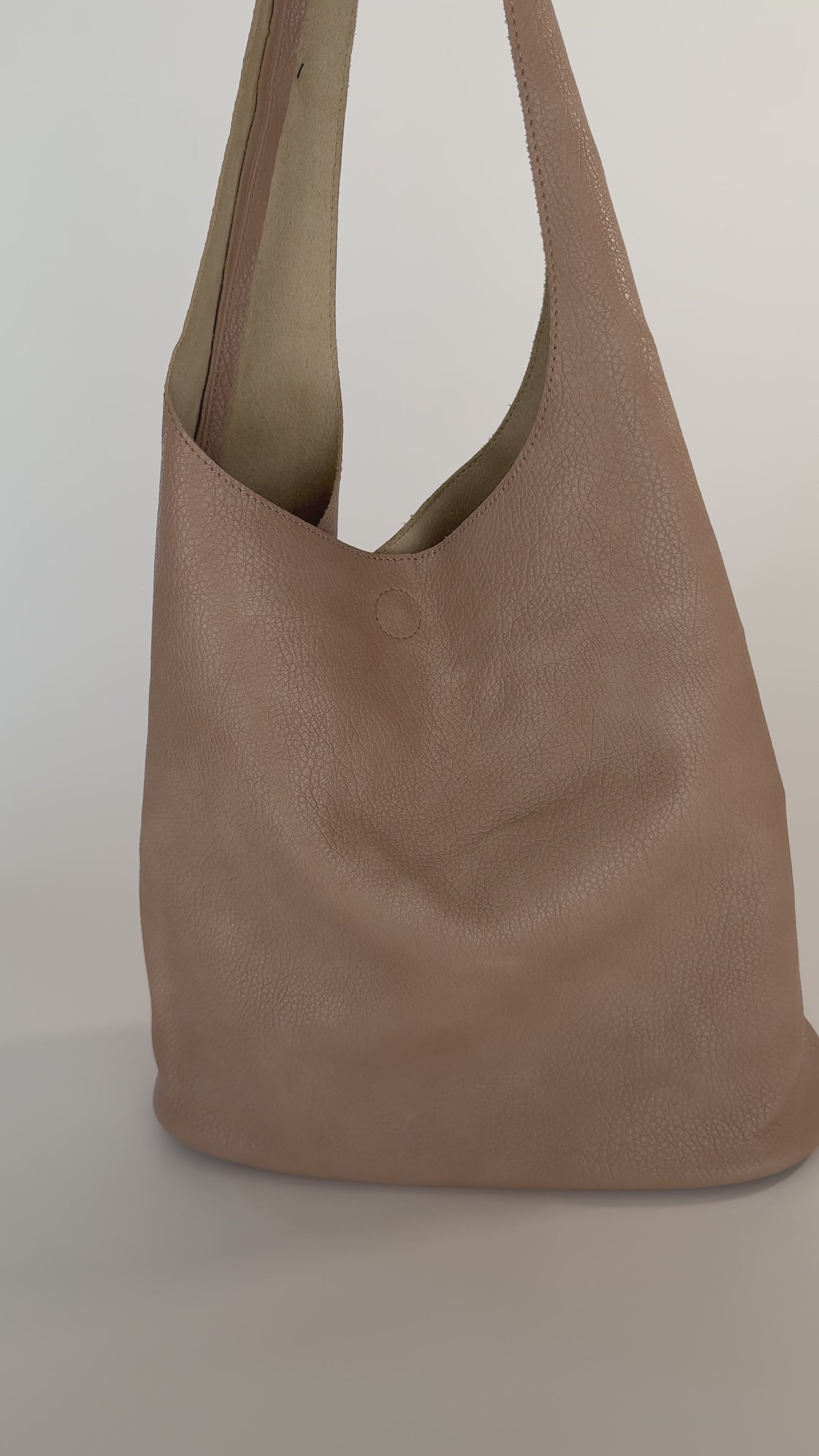 βίντεο-μπέζ-διπλή-καθημερινή χρήση-πολύ ανθεκτική-δερμάτινη -τσάντα-βόλτα-ψώνια-ώμου-χιαστί-ταχυδρόμου-προσφορά-καλή τιμή- πολύ καλή ραφή-ανθεκτική στο βάρος